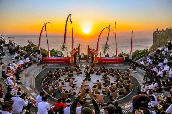 Tari Kecak: Pesona Ritual Bali yang Mendunia